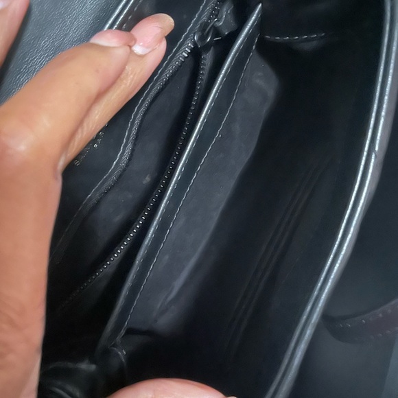 Authentic Saint Laurent (YSL) Loulou Toy Matalesse - Picture 5 of 12